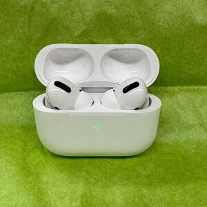 Apple AirPods Pro 1 EUC w/2 Velvet Caviar Cases!